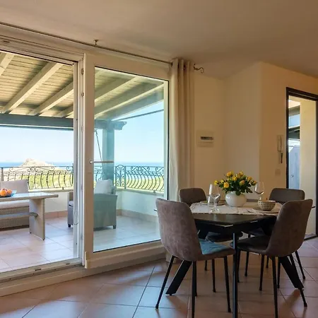 Relaxing Penthouse Whith View Апартаменты Кастельсардо